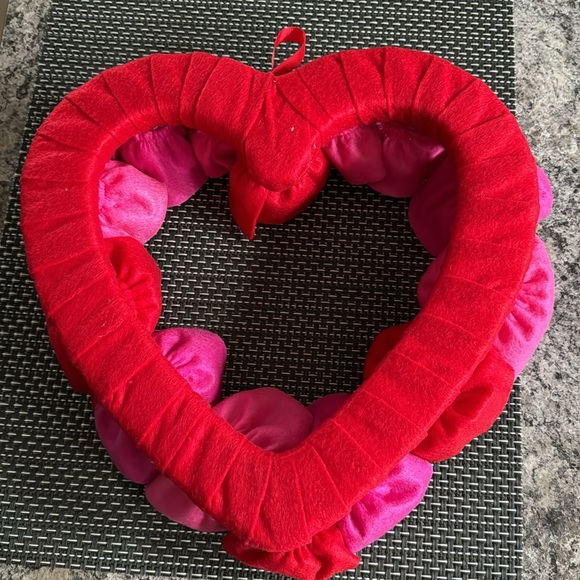 Love & Cupcakes Roses Wreath Valentine’s Day Decor - Picture 4 of 7